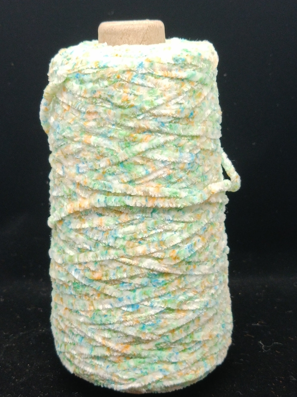 5.3Nm Polyester Chenille Yarn Coloured Yarn Heat Set Pile Fashion